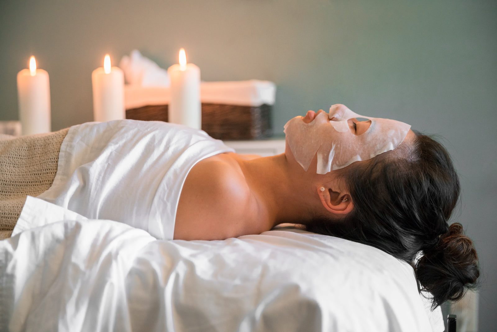 Skin tightening treatment for puffy eyes at Anavaya